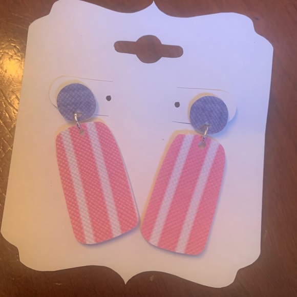 Handcrafted faux leather earrings - Picture 1 of 1
